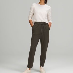 Lululemon on the fly 7/8 olive size 2